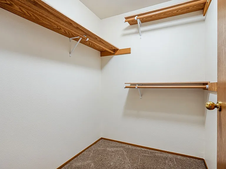 Daniels Apartments — Photo 16