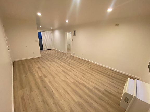 5th image of 10841 Hortense St Unit 1