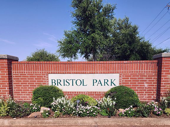 south entry to neighborhood