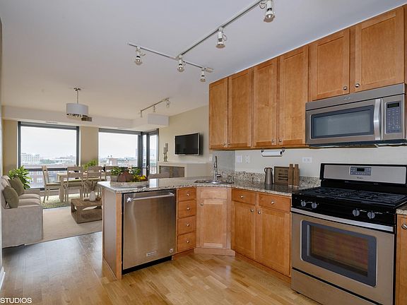 2nd image of 1212 N Wells St APT 606