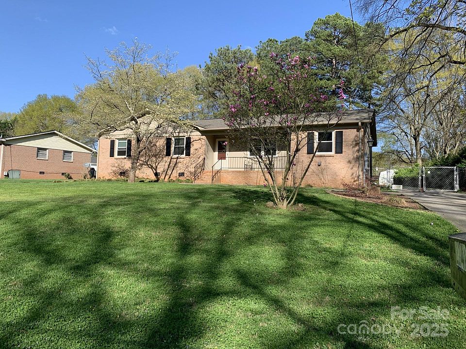1st image of 2141 Greenleaf Dr