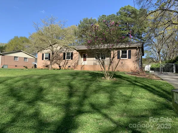 2141 Greenleaf Dr, Gastonia, NC 28054