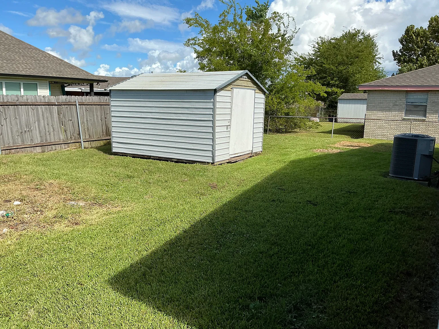 4 bed, 2027 sqft, $2,150 — Photo 2
