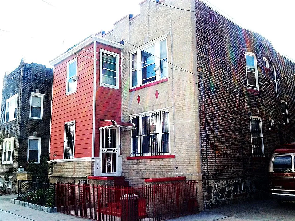 129 Stevens Ave — exterior photo