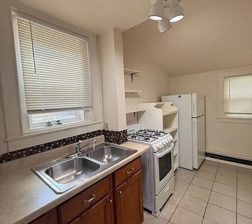 1021 E Platte Ave #3
