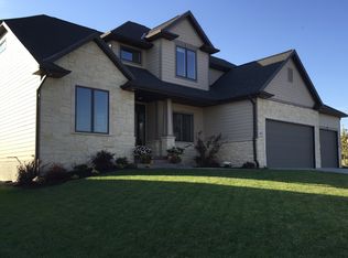 9303 Del Rio Dr, Lincoln, NE 68516