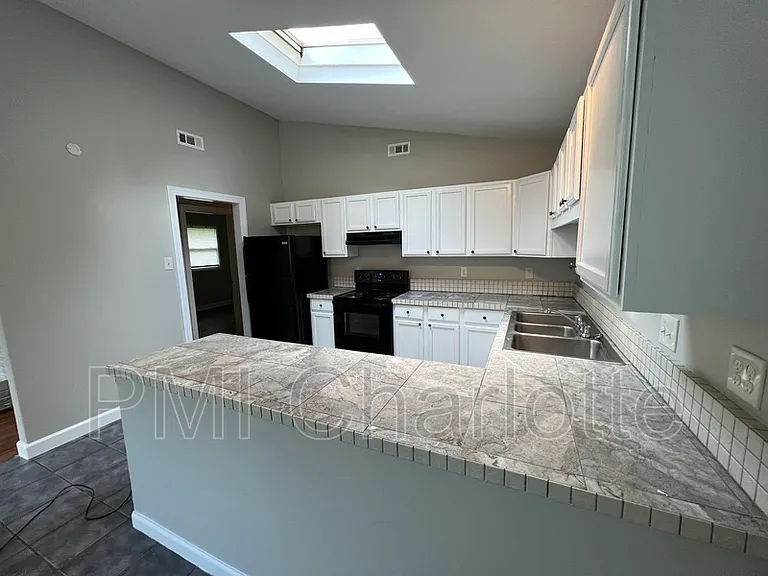 1100 Vickery Dr — Photo 7