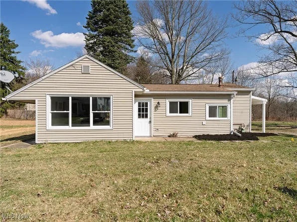 3205 Dewalt Dr, Akron, OH 44312