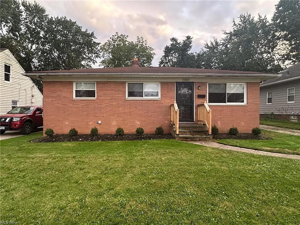 3 bed, 999 sqft, $1,795 — Photo 1