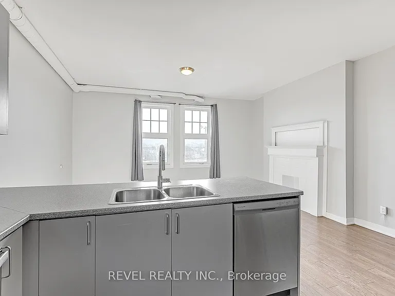 657 Barton St E #302 — Photo 10