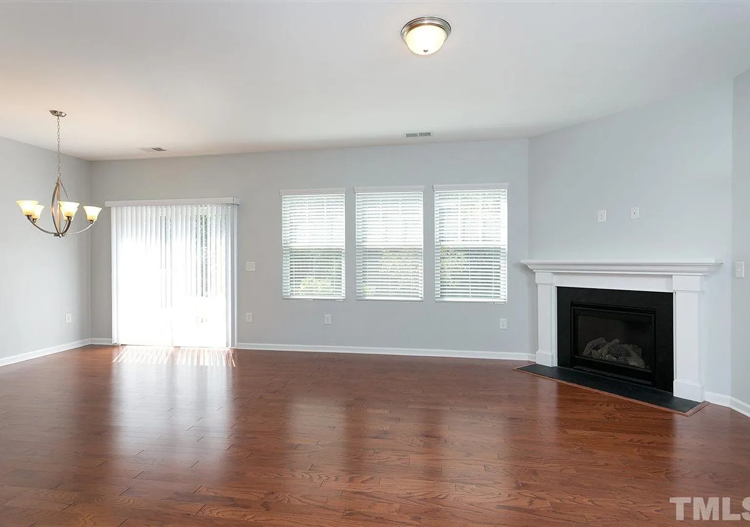 3 Bedroom 2.5 Bathroom Townhome Home w/ Open Floorplan and a 2 car Garage in the heart of Morrisv... — Photo 3