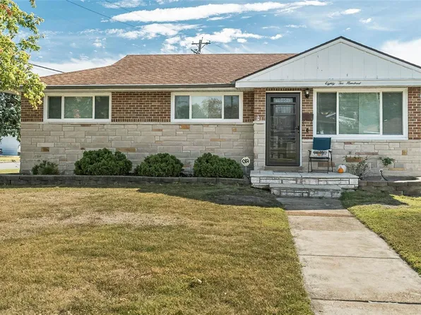 8200 Webmore Dr, Saint Louis, MO 63123