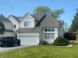 60 Fieldstone Dr, East Greenwich, RI 02818