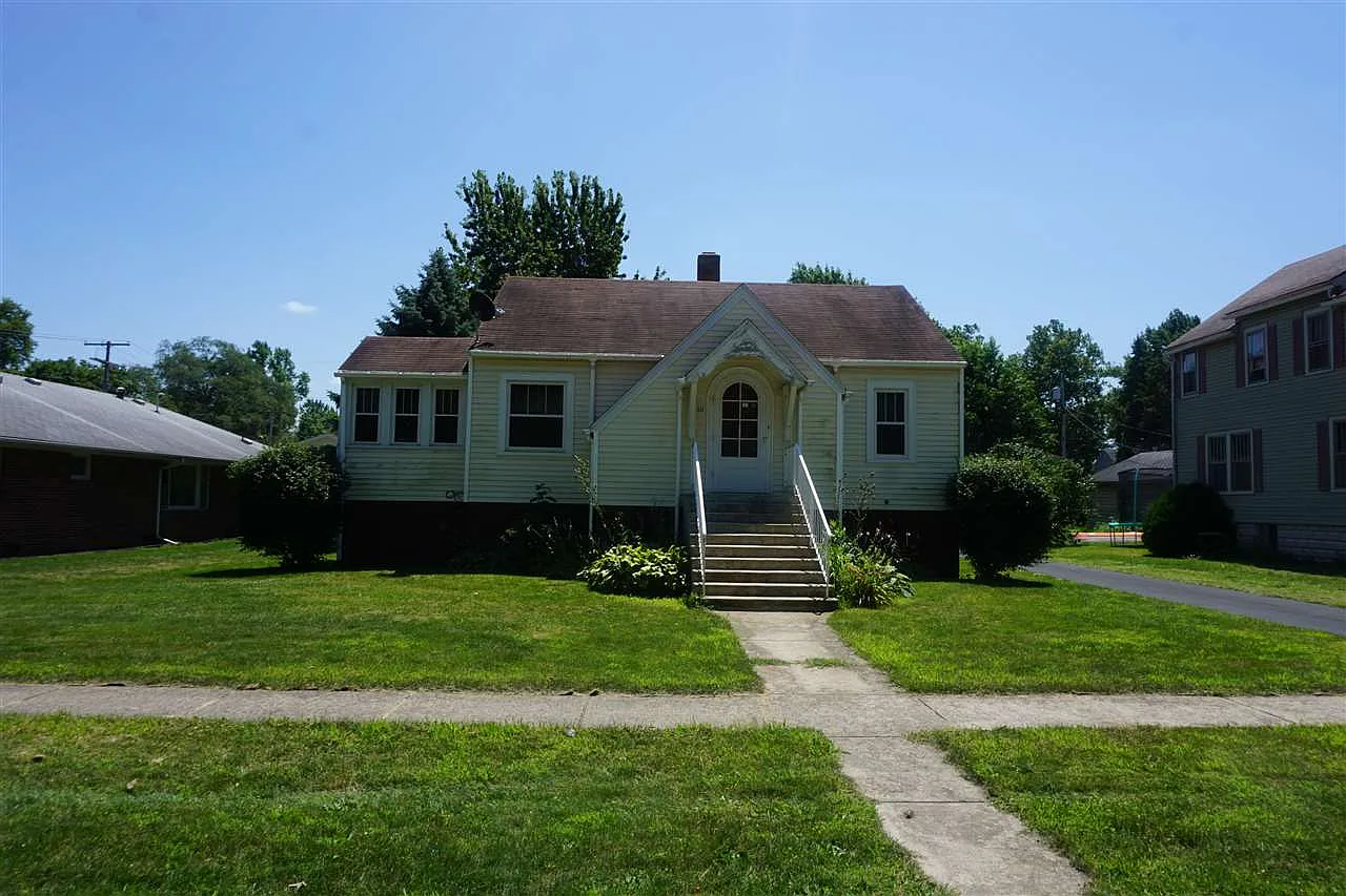 111 E Washington St photo 1