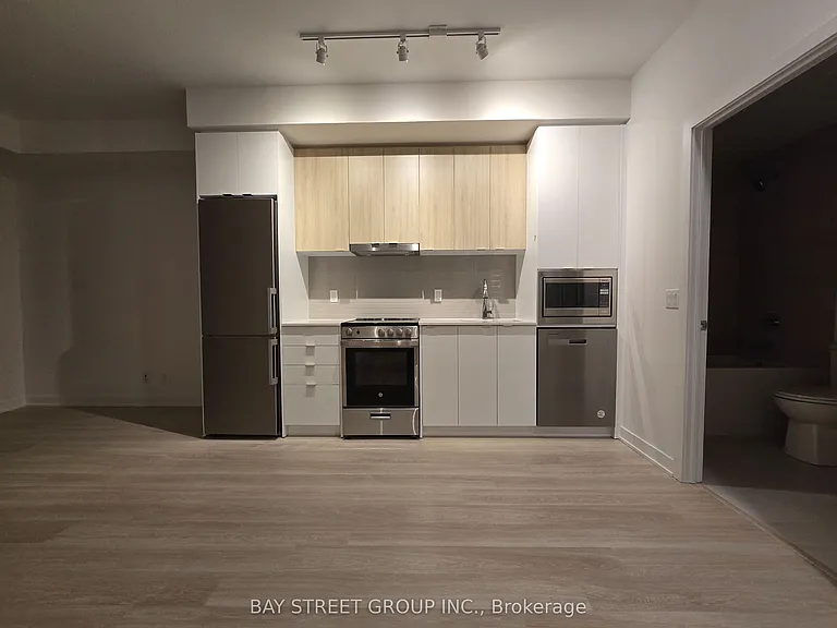 50 Upper Mall Way #1806B — Photo 4