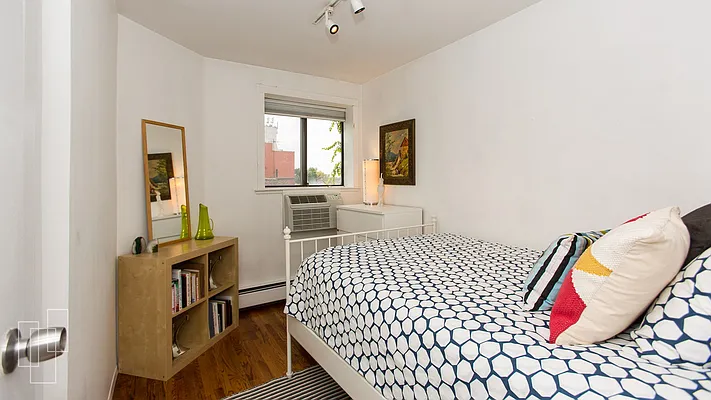 Sold by Garfield Realty  | media 28