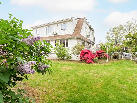 Sold by Compass | media 1