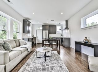 2051 W Montrose Ave #2, Chicago, IL 60618