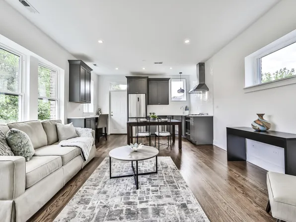 2051 W Montrose Ave #2, Chicago, IL 60618