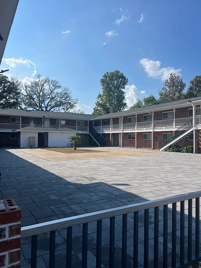 2 bed, 1.0 bath, $1,025 — Photo 1
