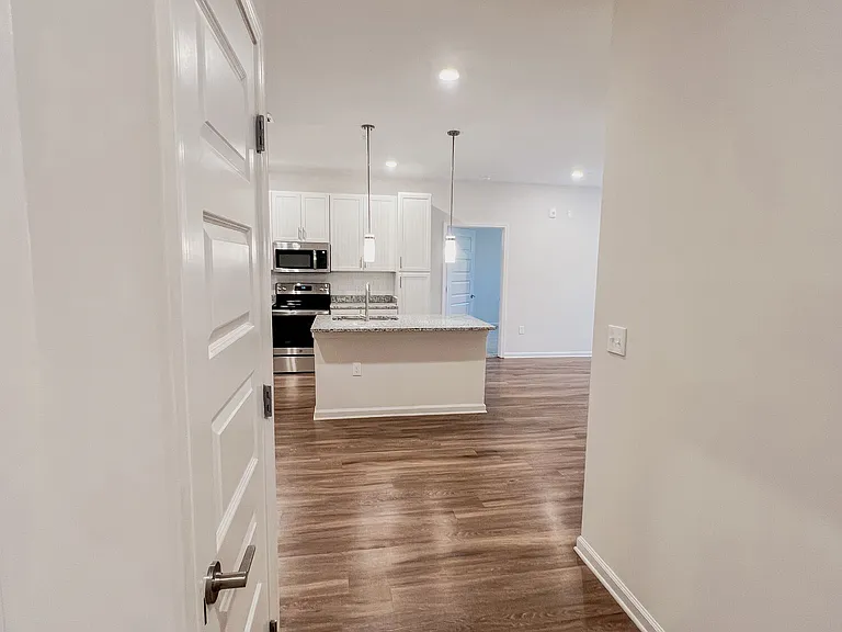 Hamilton Reserve Apartments — Photo 8