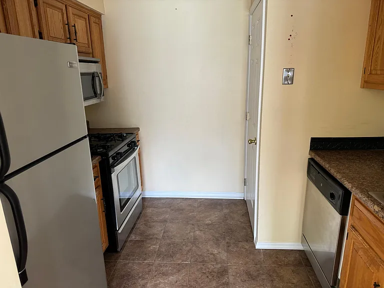 705 Bryant Dr — Photo 15