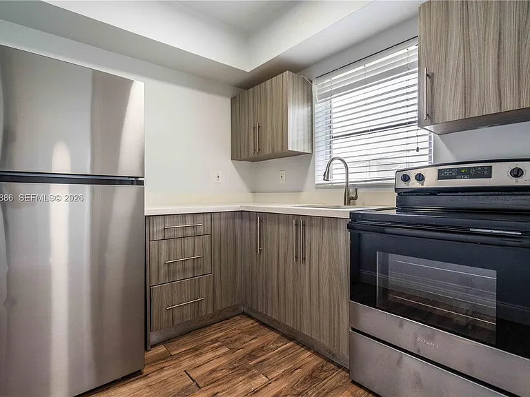 433 NE 82nd St #11 — Photo 8