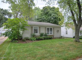1538 Cambridge Dr SE, Grand Rapids, MI