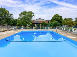 2605 S Calhoun Rd APT 201, New Berlin, WI 53146