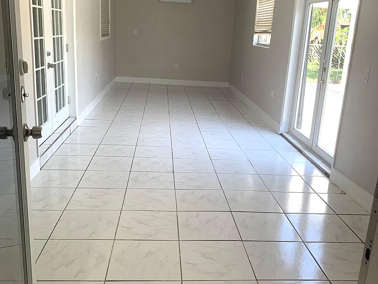 11460 NW 39th Pl — Photo 12