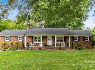 1059 Fairway Dr, Newton, NC 28658