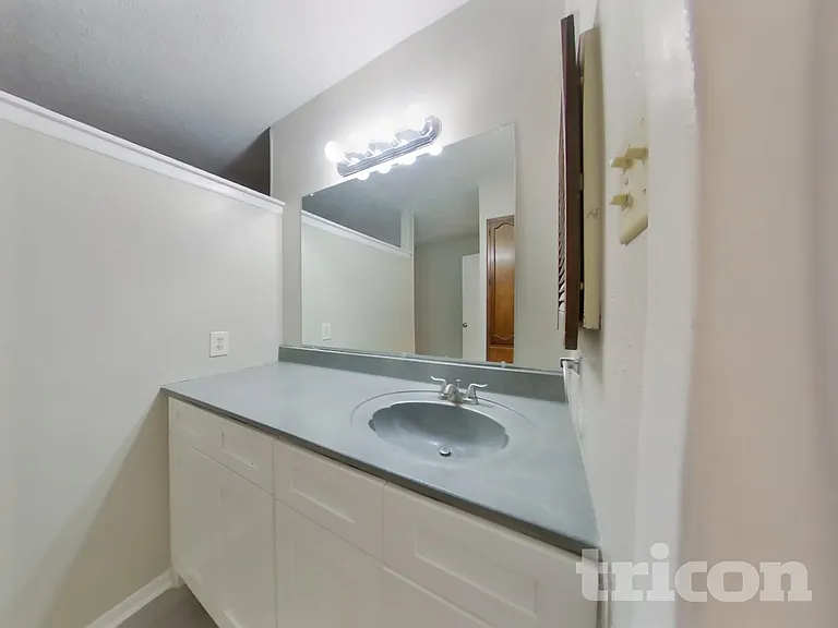 7527 Ledgebrook Dr — Photo 10