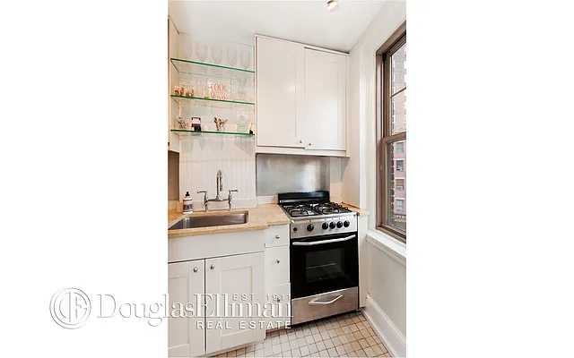 Rented by Douglas Elliman | media 13