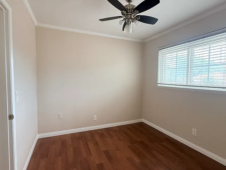 4112 W Victory Blvd — Photo 13