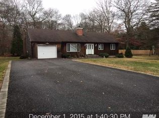 19 Giant Oak Rd, Ridge, NY 11961