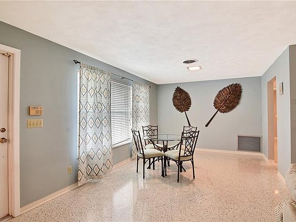 3rd image of 611 Honeysuckle Ln