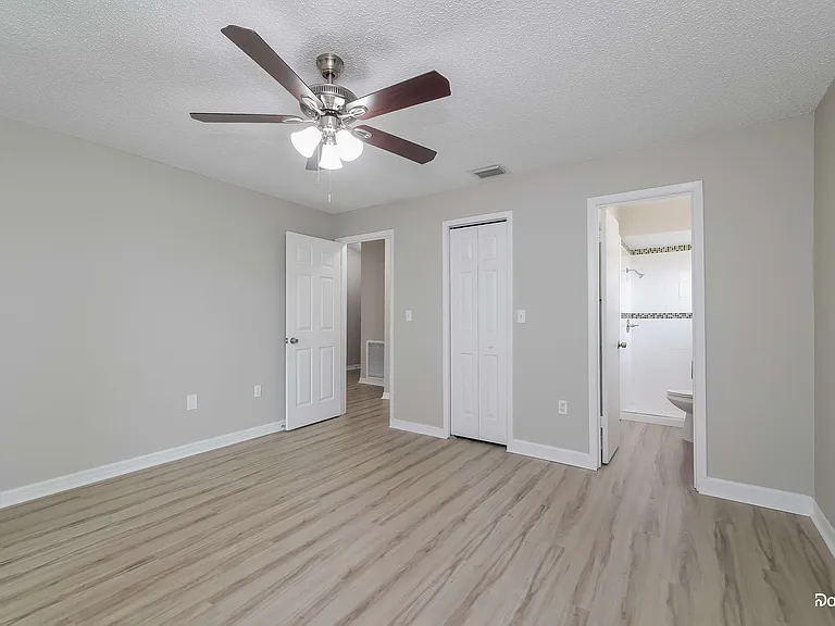 117 Dorchester Ct — Photo 10