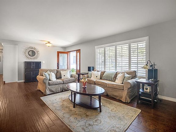 5th image of 815 Flora Vista Dr