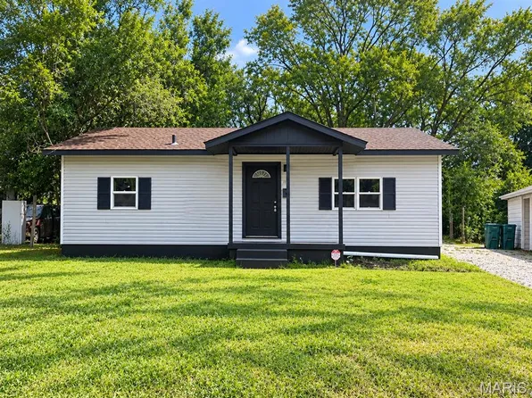 114 Saint Paul Dr, Cahokia, IL 62206