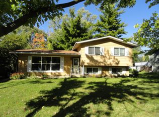 596 Maple Ave, Lisle, IL 60532