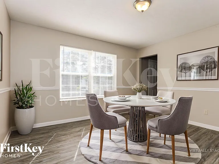 8218 Melrose Ln — Photo 6