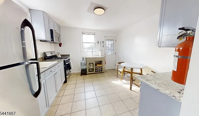 408 Forest St — Photo 16