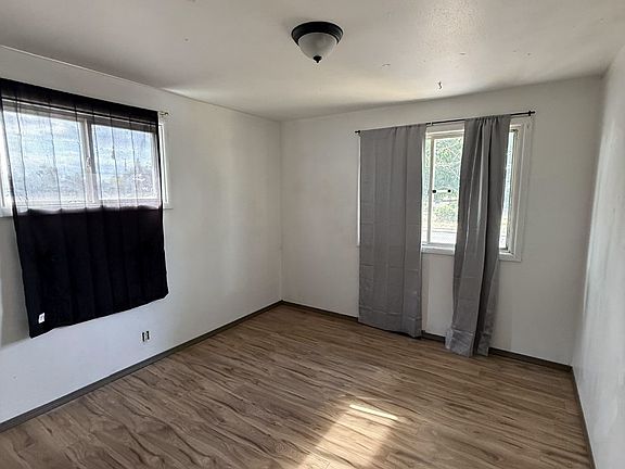 4th image of 308 E Queen Ave