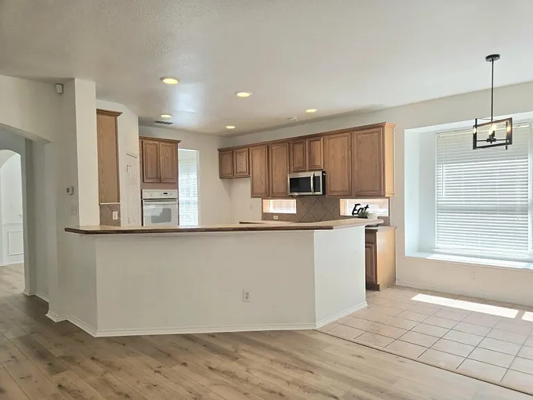 2040 Londonderry Dr — Photo 9