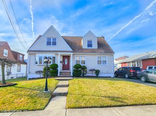 208 Mallory Ave, Staten Island, NY 10305