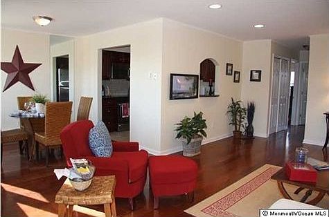 3rd image of 320 Maryland Ave APT 10C