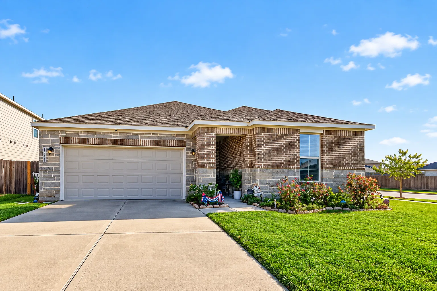 4 bed, 1988 sqft, $2,100 — Photo 1