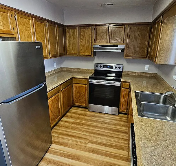 1605 Sinking Creek Dr — Photo 11