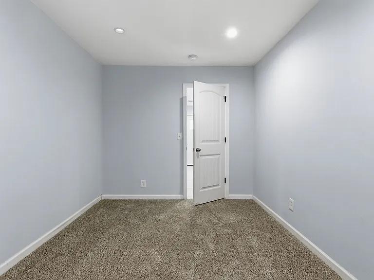 408 Elgin St #B — Photo 16