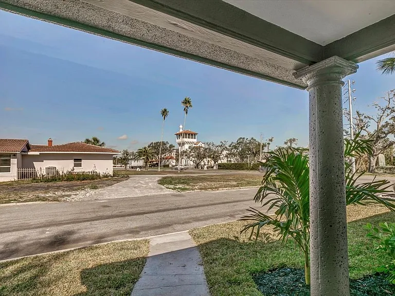 525 Lamara Way NE — Photo 48